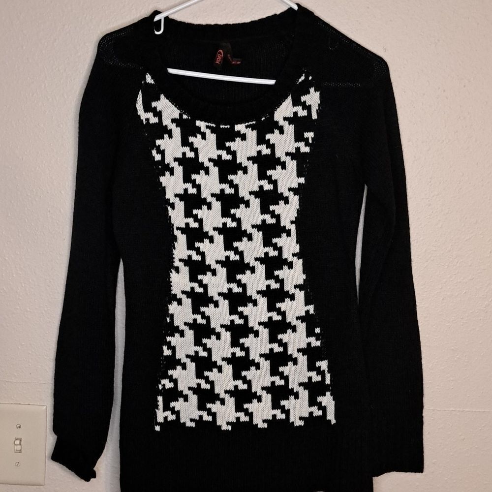 Yoki sweater size medium